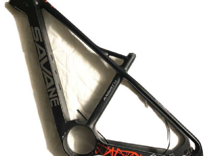 CADRE NU SAVANE Knight 6.0 E-Bike avec Cadre Carbone/Fibre de Carbone 27,5 