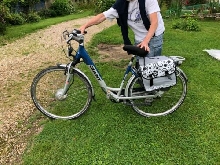 Vélo électrique à deux batteries commutables de  30 V de la marque GIANT  