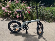 Vends un vélo électrique pliant avec la facture  batterie jusqu?à 100 kilomètres
